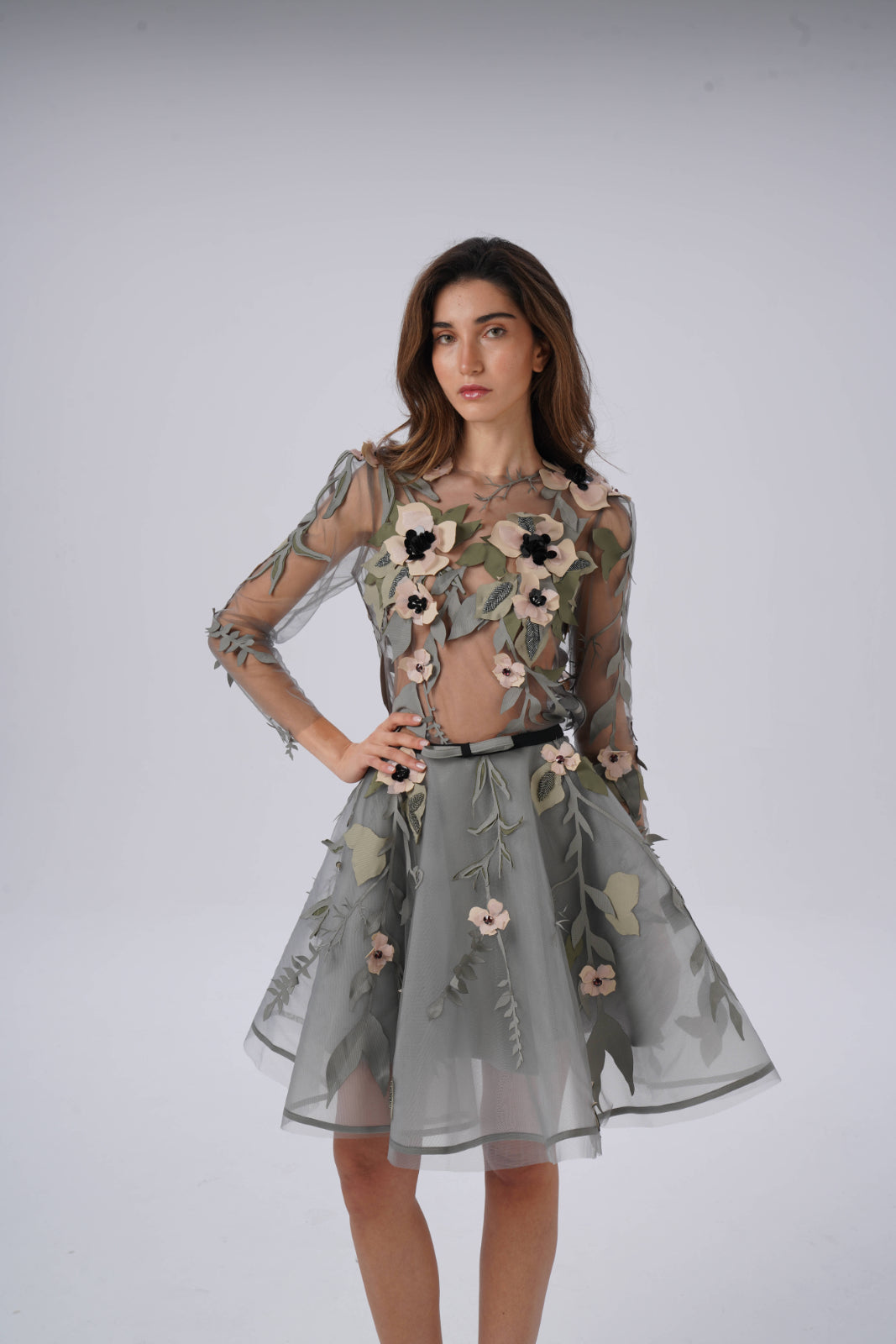 Short skirt with leaf and flowers