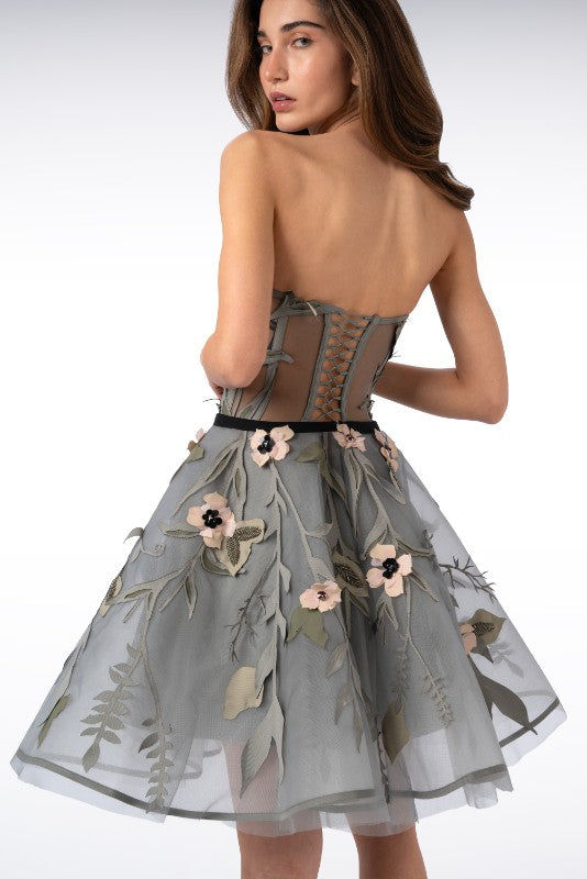 Short skirt with leaf and flowers